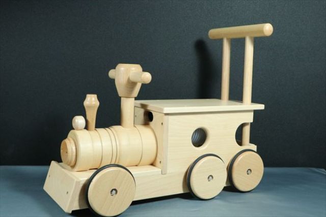 こだわりの日本製！安心、安全な木製おもちゃ・乗り物のご購入ならKOIDE